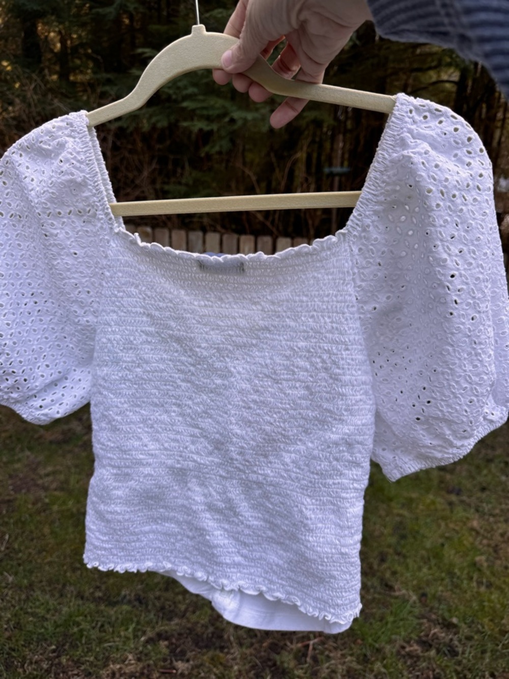 GAP White Eyelet Puff-Sleeve Ruched Crop Top - Picture 4 of 4